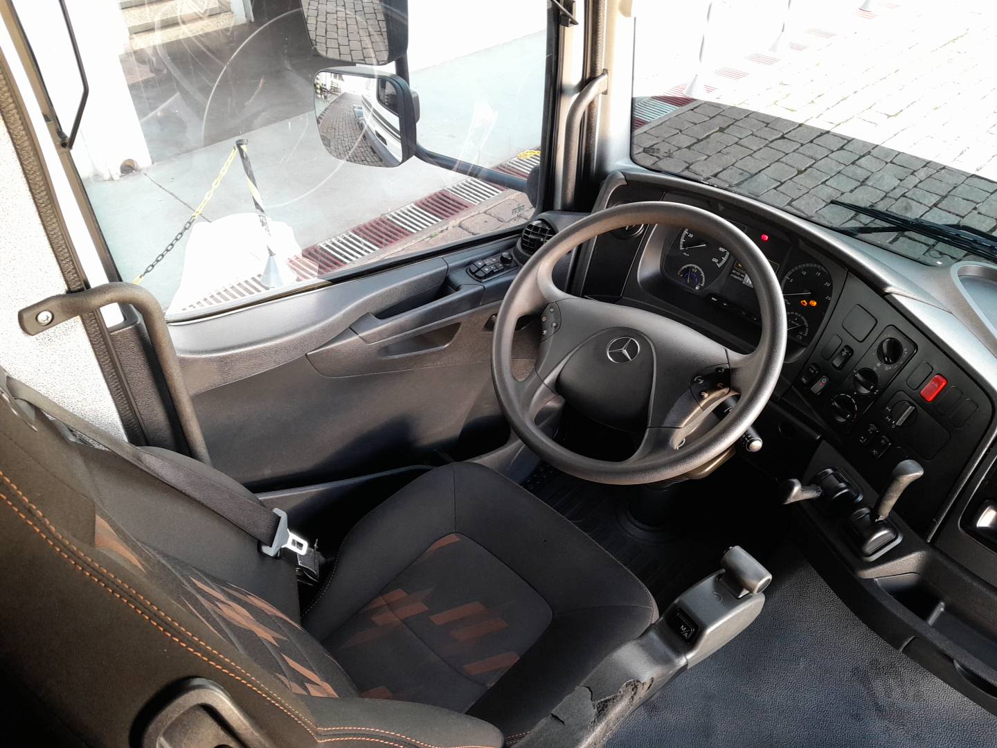 MERCEDES-BENZ