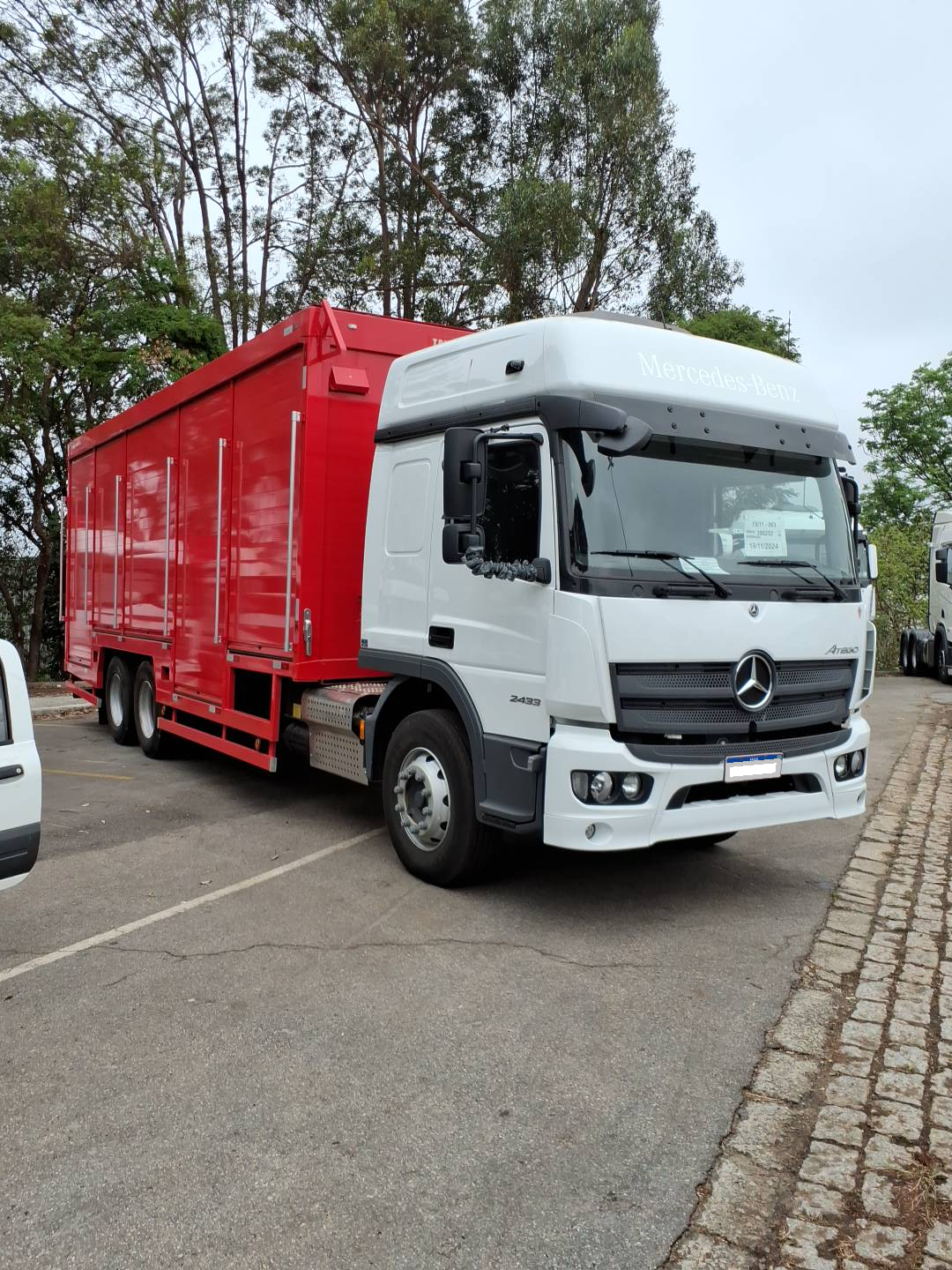 MERCEDES-BENZ